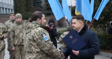 <strong>Віктор Овчарук: «Оборона Донецького аеропорту показала усьому світові, що Україну неможливо перемогти» </strong> <strong>Віктор Овчарук: «Оборона Донецького аеропорту показала усьому світові, що Україну неможливо перемогти» </strong>