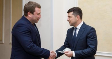 <strong>Очільник найбіднішої області в державі Володимир Труш відмовився від допомоги олігархів</strong> <strong>Очільник найбіднішої області в державі Володимир Труш відмовився від допомоги олігархів</strong>