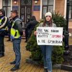 Тернополяни хочуть, щоб військові мали чим воювати, а влада за це називає їх маріонетками