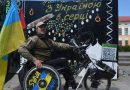 Волонтер на кріслі колісному проїхав 400 кілометрів Тернопільщиною, щоб зібрати гроші на FPV-дрони