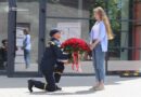 «Кохання переможе»: тернопільський рятувальник освідчився коханій просто у пожежній частині