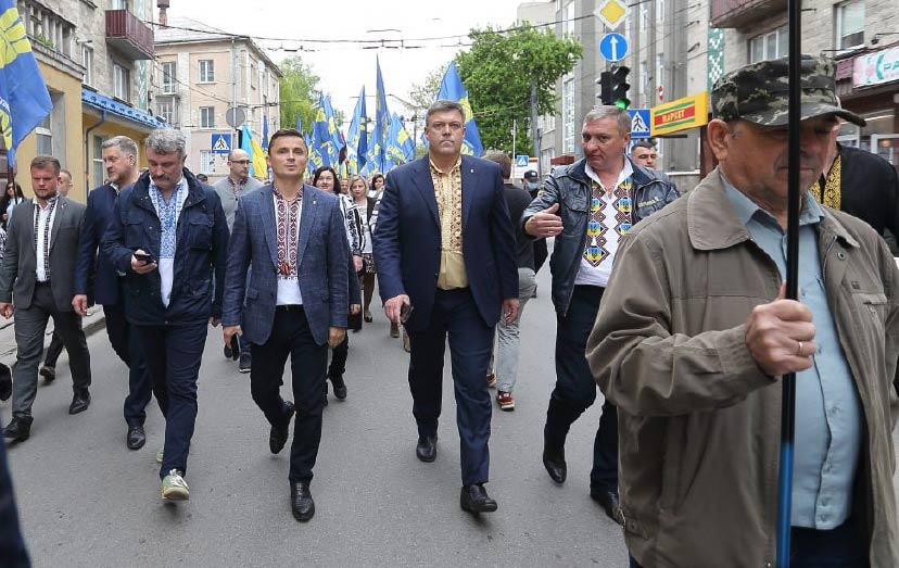 Головко, Тягнибок