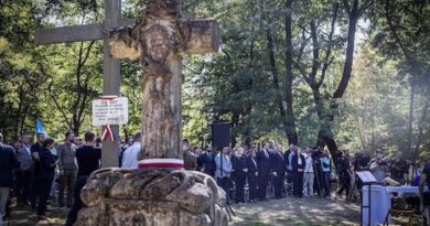 “Прощення і примирення”: Церемонія перепоховання на Тернопільщині як символ діалогу між Україною та Польщею “Прощення і примирення”: Церемонія перепоховання на Тернопільщині як символ діалогу між Україною та Польщею