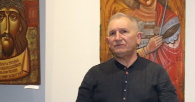 Ікони на дошках від снарядів: в Тернополі презентували виставку «Ікона — вікно у вічність»