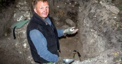 Місто на Хмельниччині подарувало Україні артефакт, якого немає в жодному музеї Місто на Хмельниччині подарувало Україні артефакт, якого немає в жодному музеї