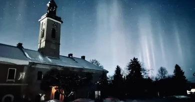 У небі над Львівщиною і Тернопільщиною з’явилися світлові стовпи: у чому причина явища