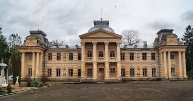 Палац Бадені: символ історії Коропця, який поступово зникає