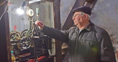 Людина, яка тримає час Чорткова: 33 роки щоденної праці на вежі ратуші