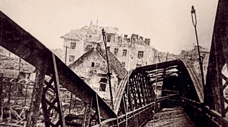 Кадри війни: у Тернополі зберігають фото міста після окупації Кадри війни: у Тернополі зберігають фото міста після окупації