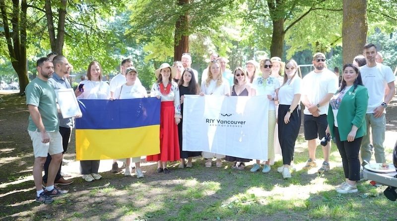 Від аптечок до дронів: волонтерів RIY Vancouver відзначили нагородою МЗС «Бурштинове серце» Від аптечок до дронів: волонтерів RIY Vancouver відзначили нагородою МЗС «Бурштинове серце»