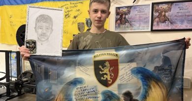 Поки однолітки грають у відеоігри, він збирає павербанки для фронту: історія Влада із Заліщиків